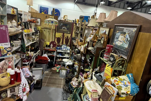 Quilts, lamps and framed pictures filling a corner booth